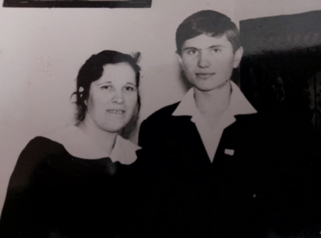 В. Фертюк с матерью Прасковьей Евгеньевной. 1966 год. Сегодня ей 93 года
